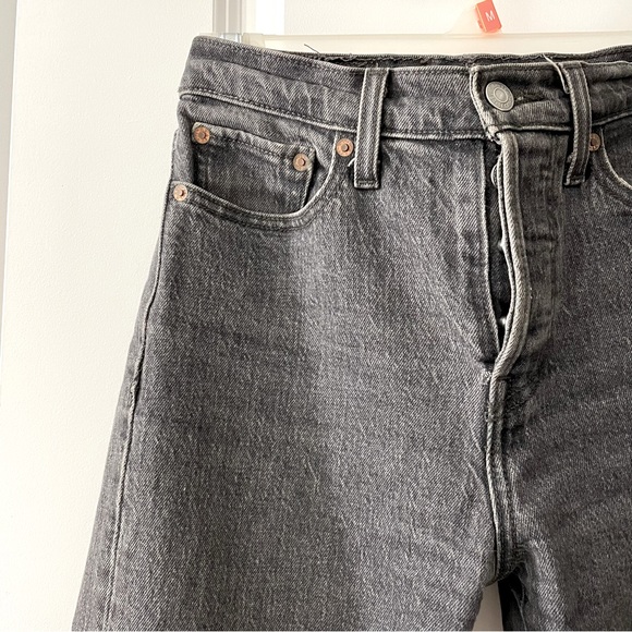 Levi’s Straight Leg Jeans - Picture 2 of 9